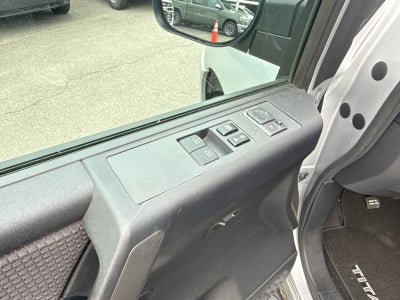 2014 Nissan Titan SV