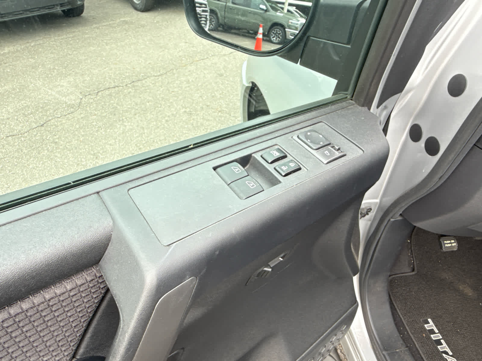 2014 Nissan Titan SV