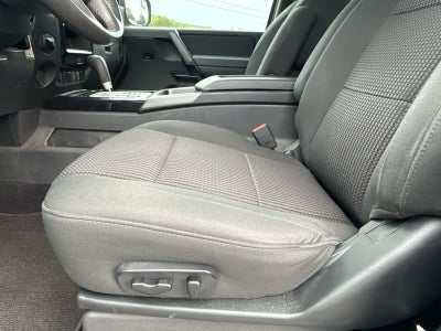 2014 Nissan Titan SV