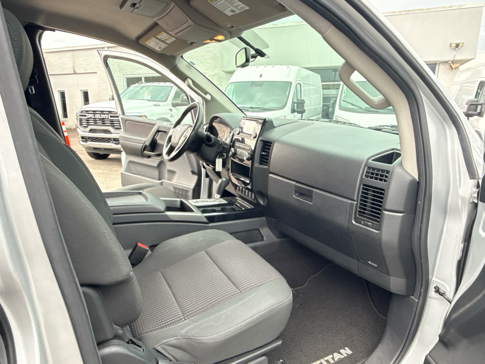 2014 Nissan Titan SV