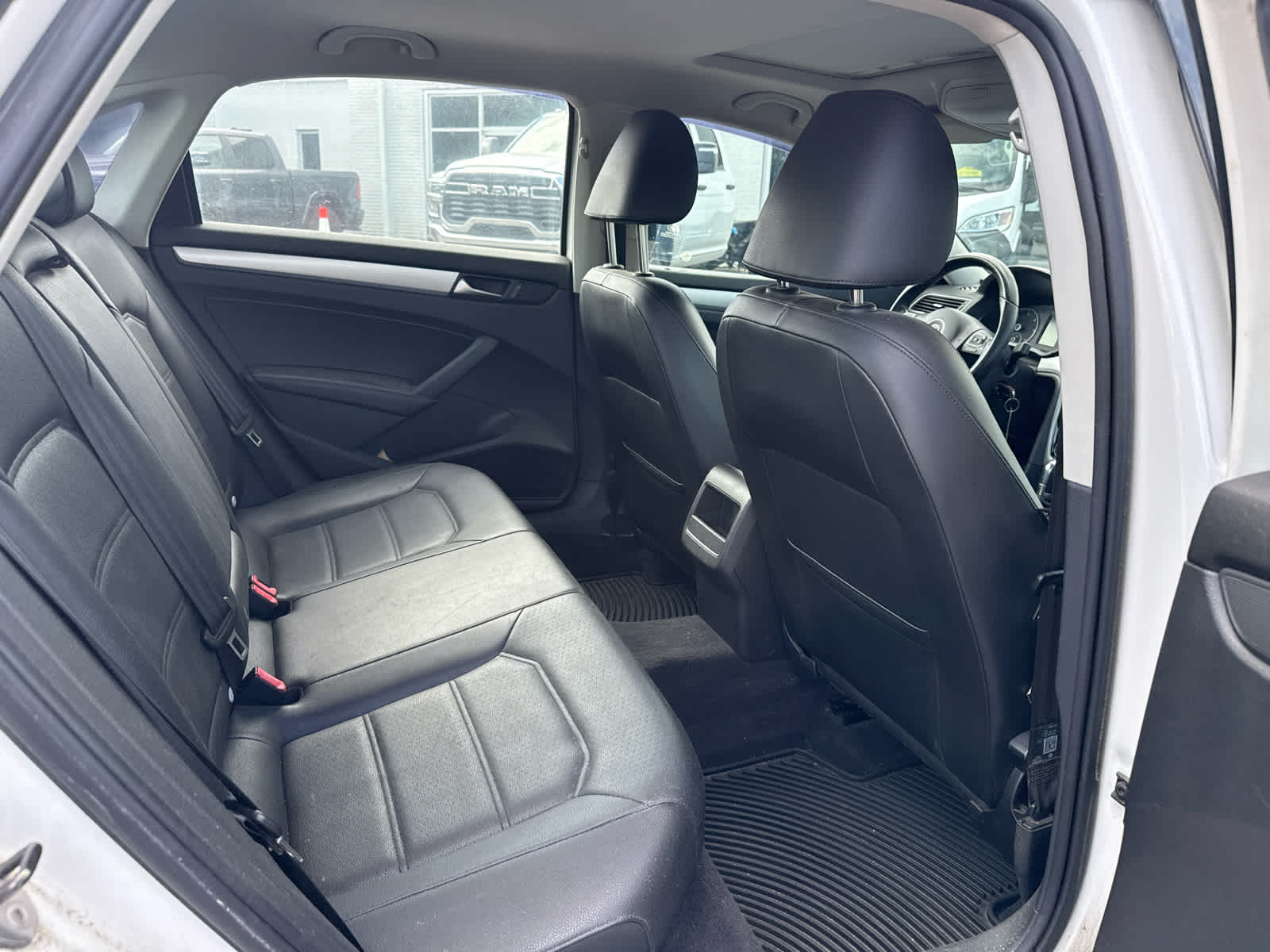 2012 Volkswagen Passat TDI SE w/Sunroof