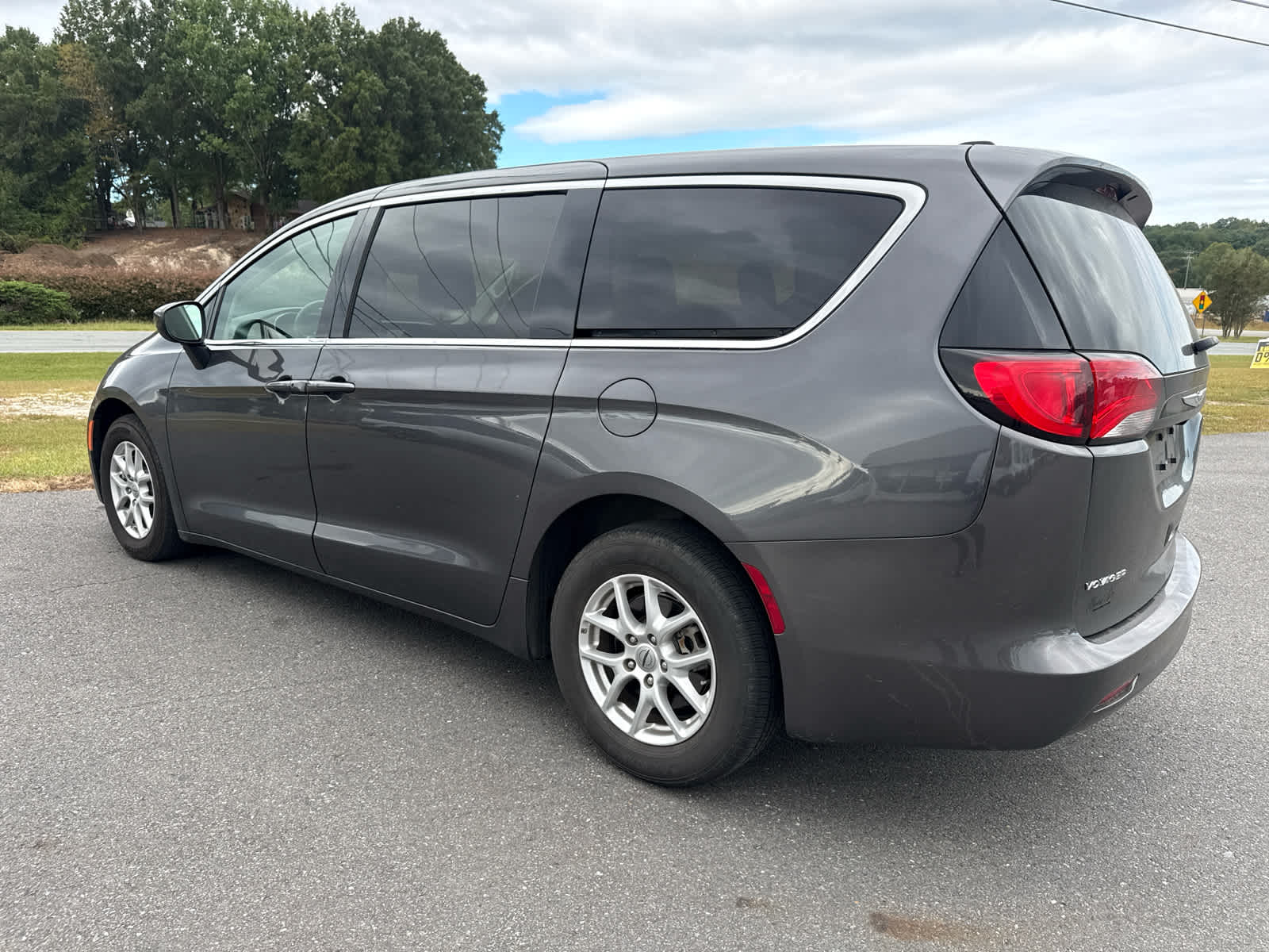 2023 Chrysler Voyager LX