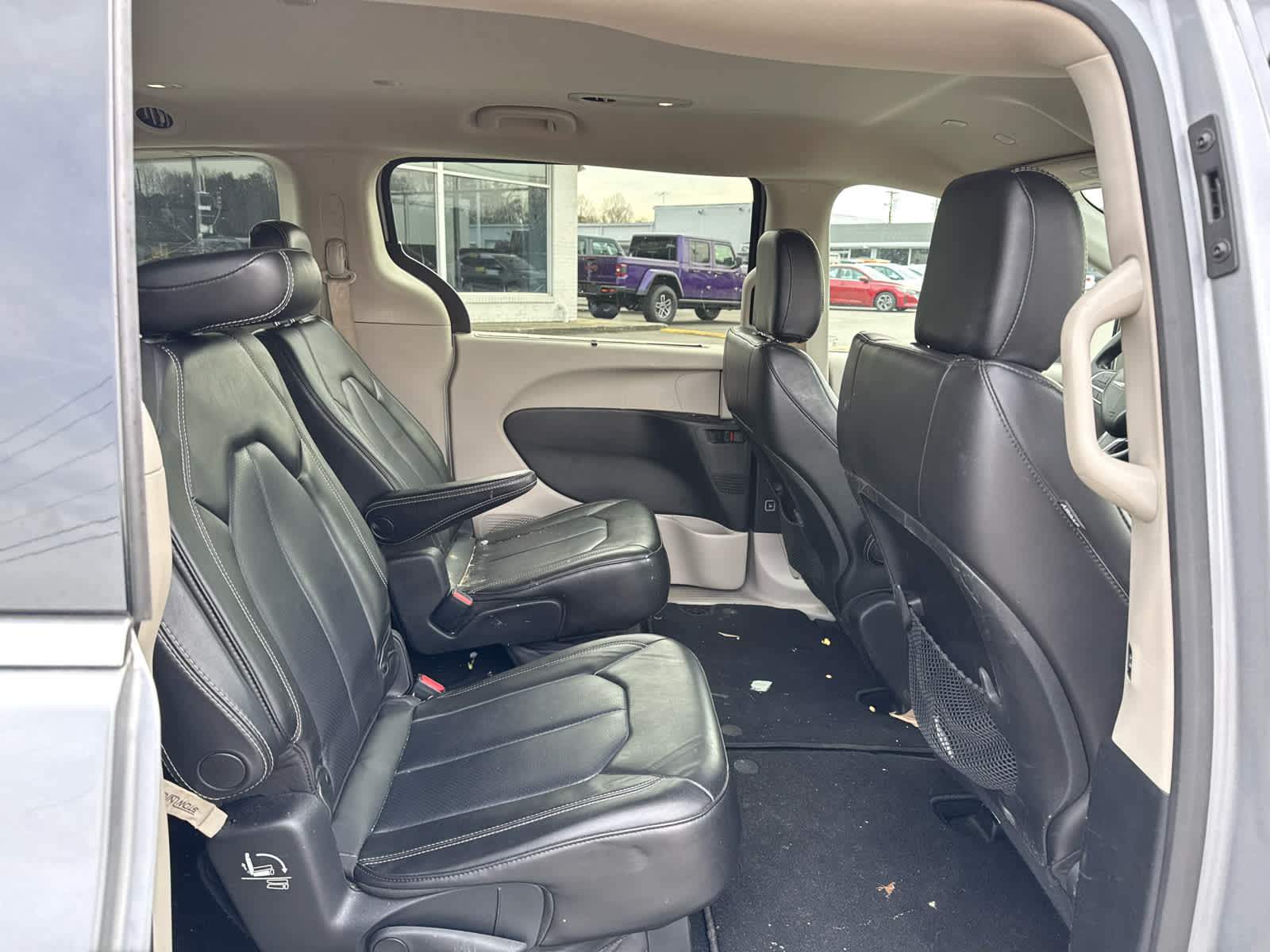 2021 Chrysler Voyager LXI