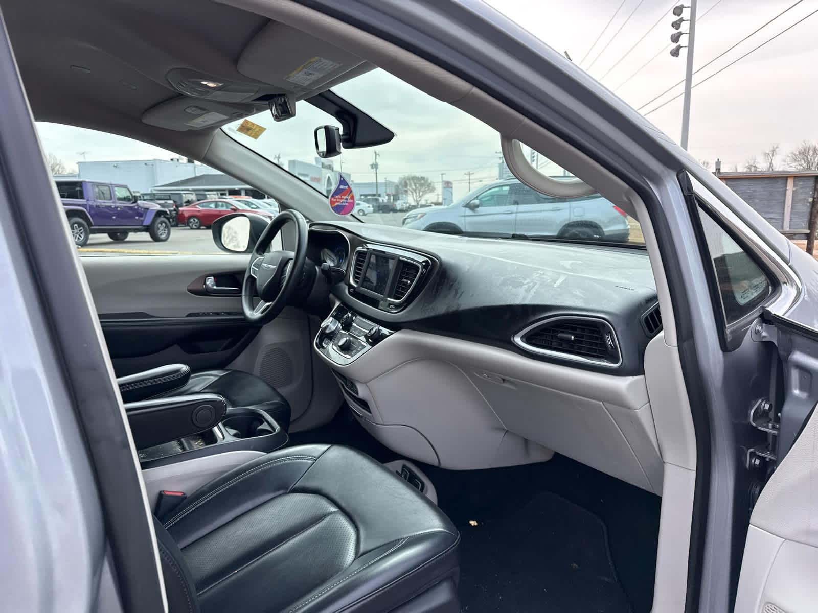 2021 Chrysler Voyager LXI