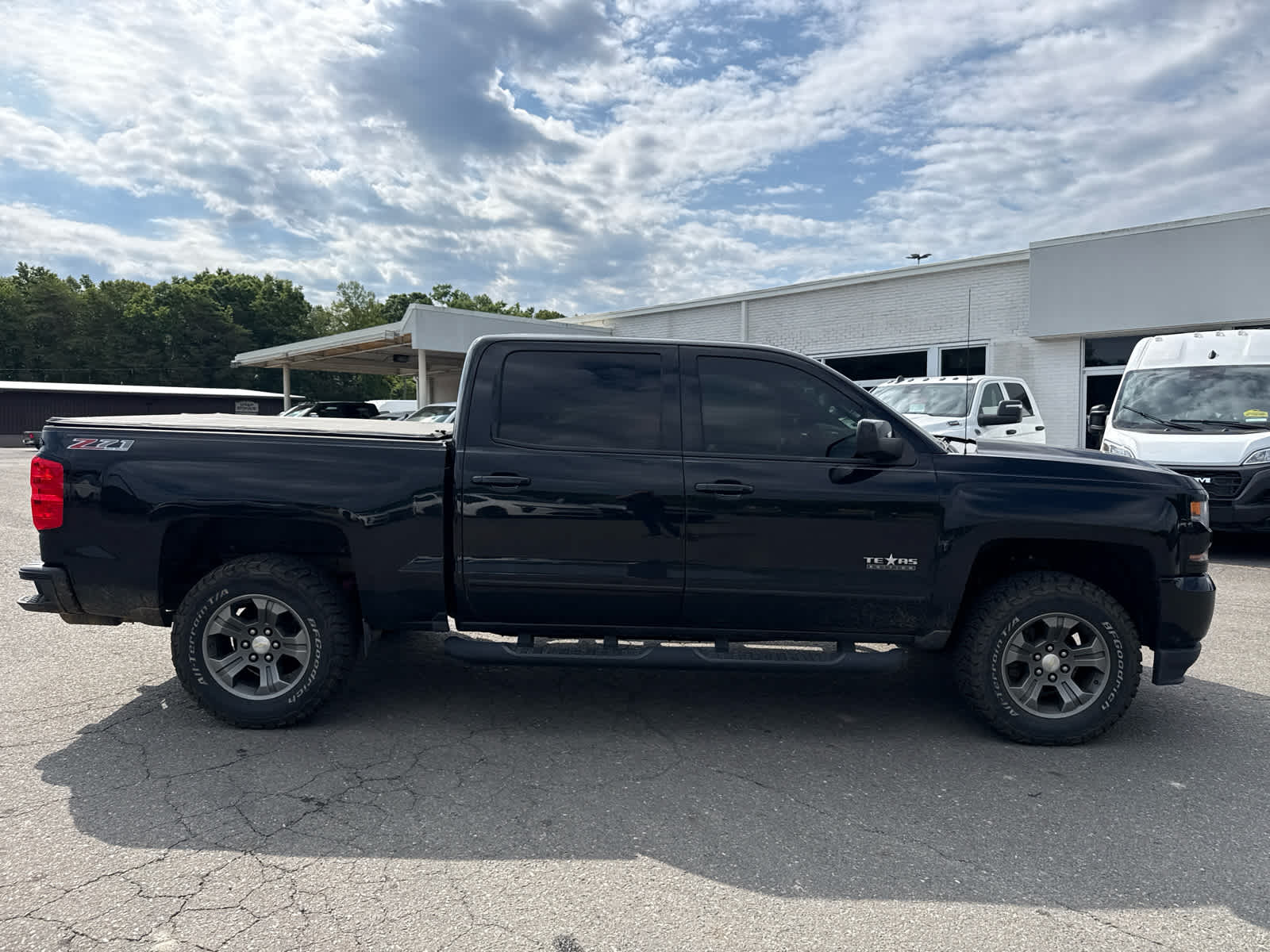 Used 2016 Chevrolet Silverado 1500 LT with VIN 3GCUKREC7GG162930 for sale in Mount Airy, NC