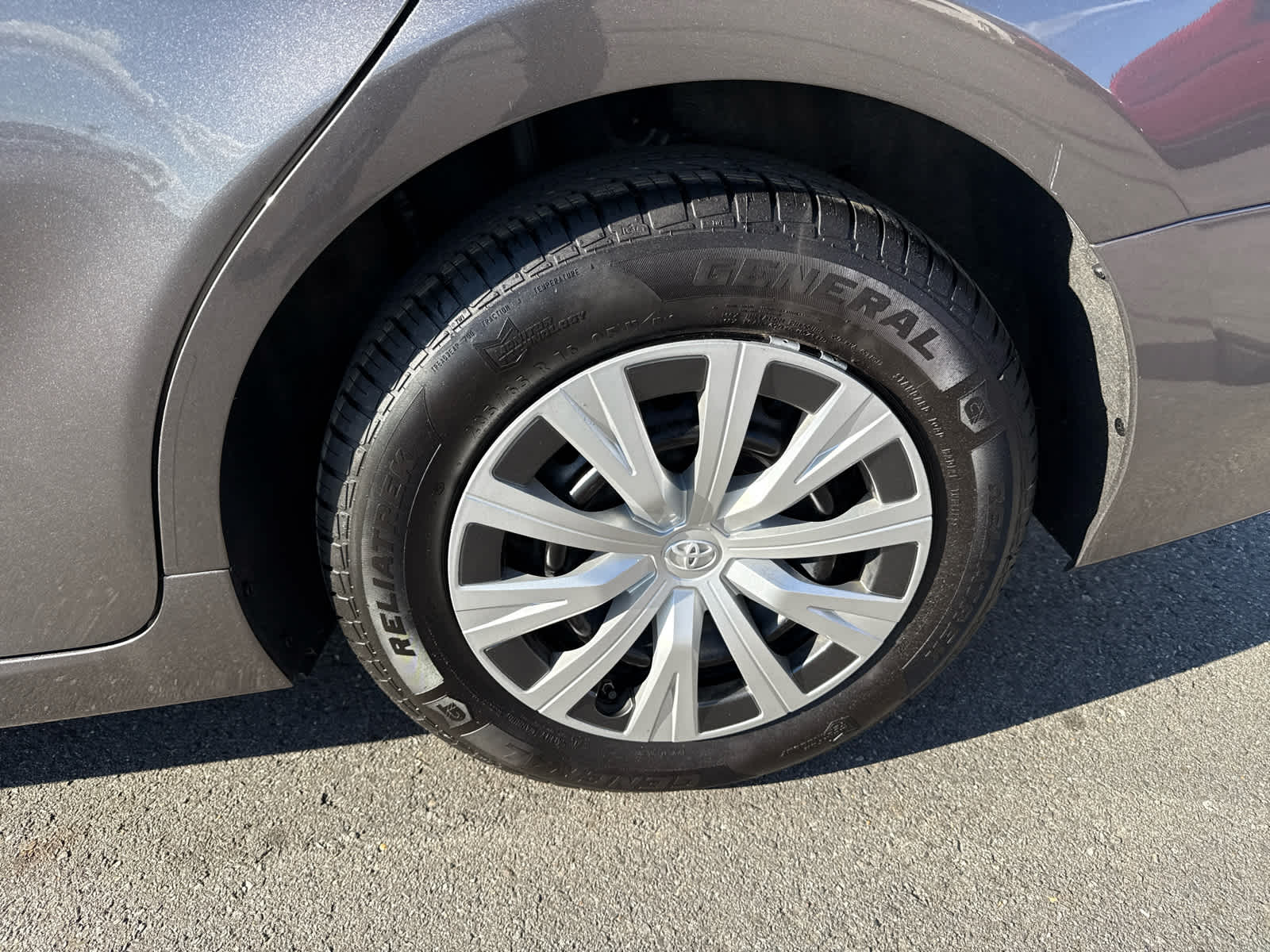 2024 Toyota Camry Hybrid LE