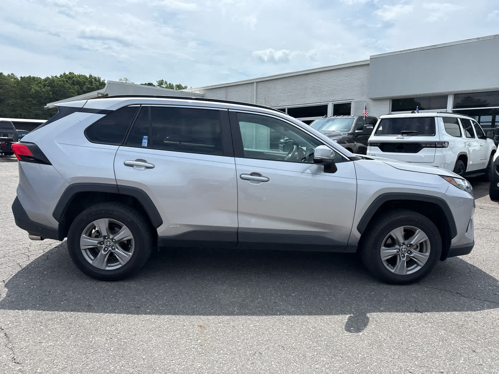 2022 Toyota RAV4 Hybrid XLE