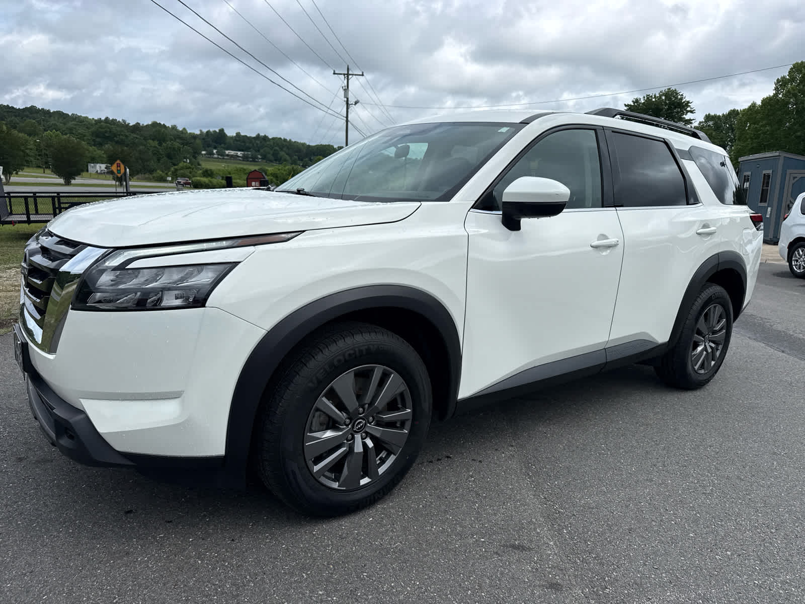 2025 Nissan Pathfinder SV