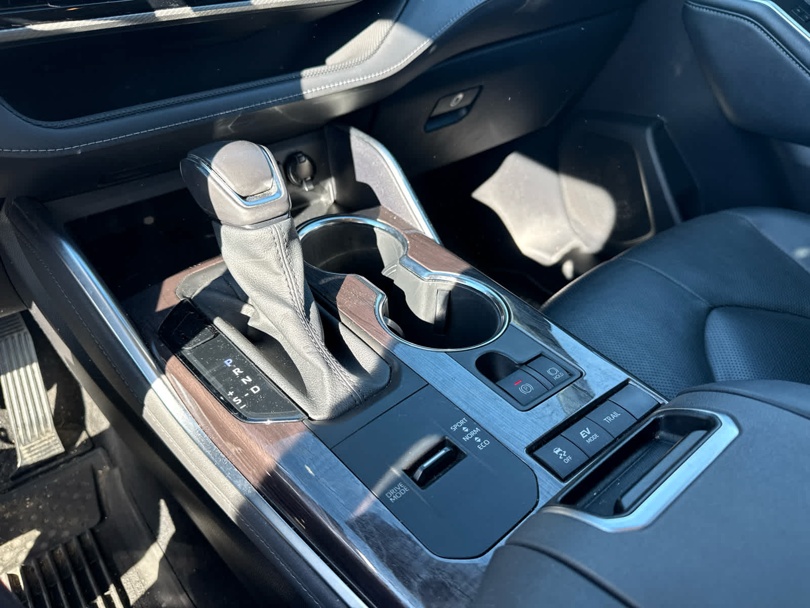 2021 Toyota Highlander Hybrid Platinum