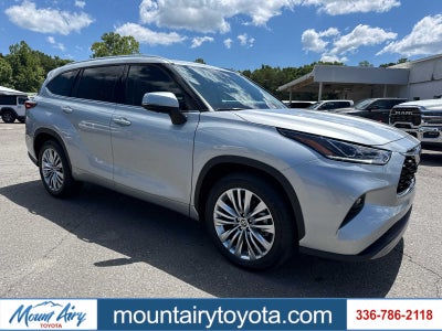 2023 Toyota Highlander Hybrid Platinum