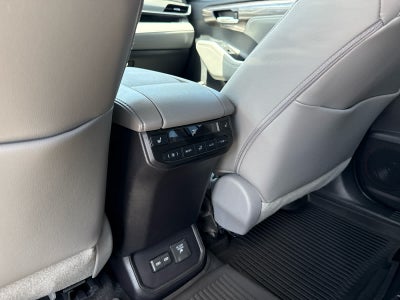 2023 Toyota Highlander Hybrid Platinum