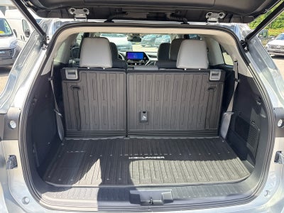 2023 Toyota Highlander Hybrid Platinum