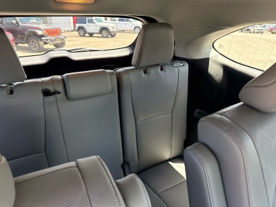 2023 Toyota Highlander Hybrid Platinum