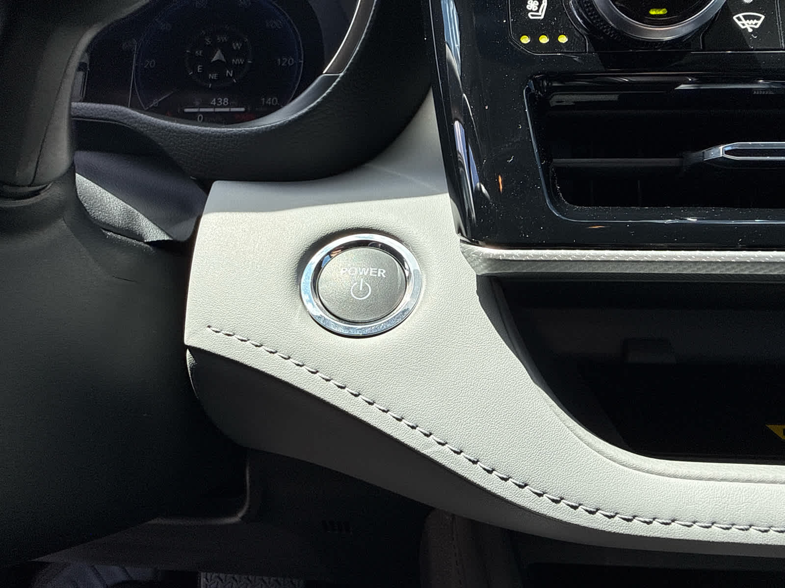 2023 Toyota Highlander Hybrid Platinum