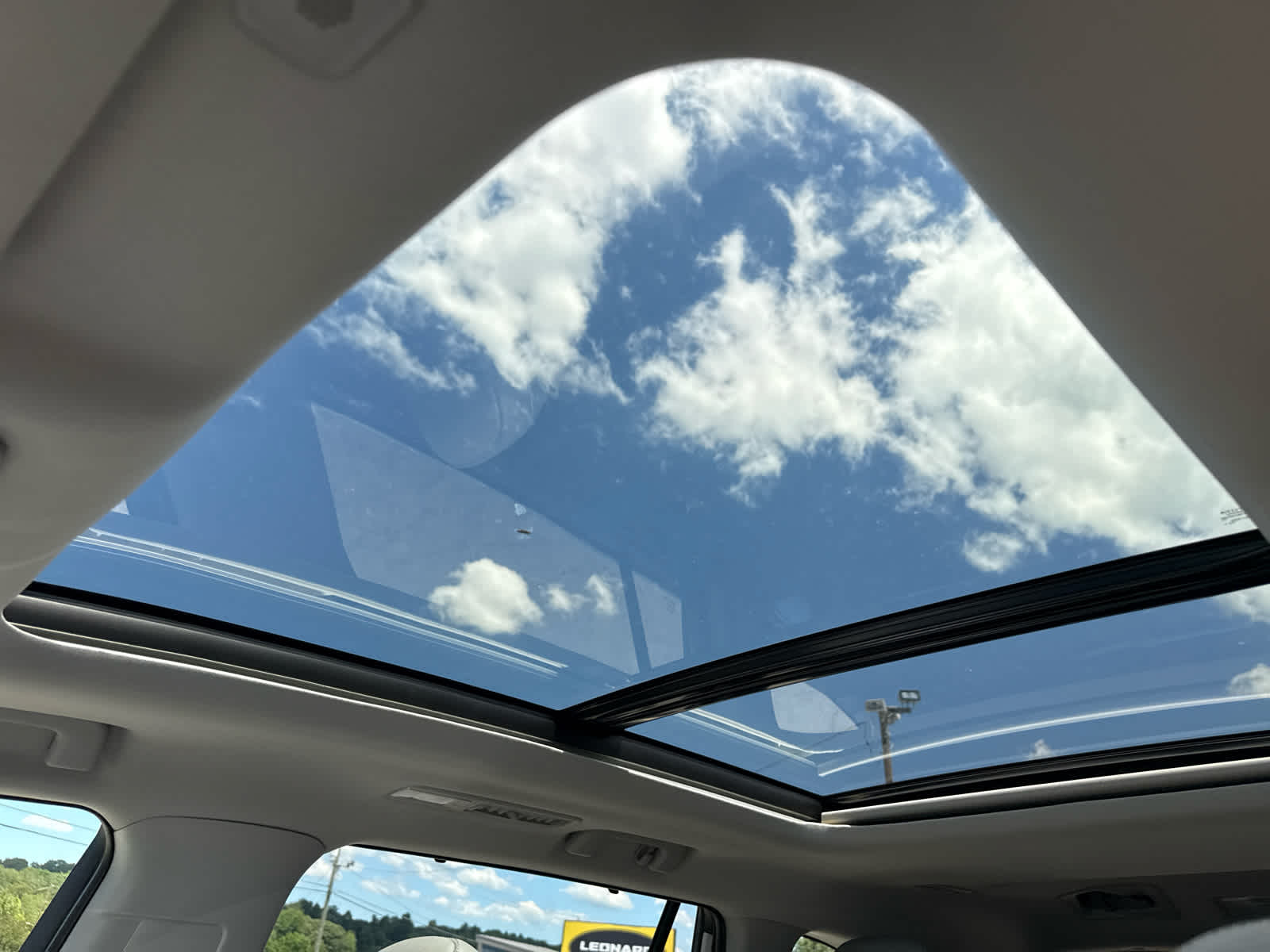 2023 Toyota Highlander Hybrid Platinum