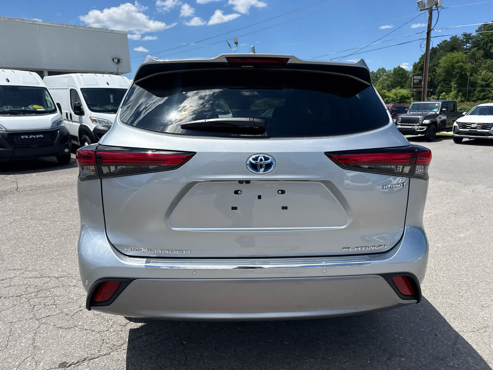 2023 Toyota Highlander Hybrid Platinum