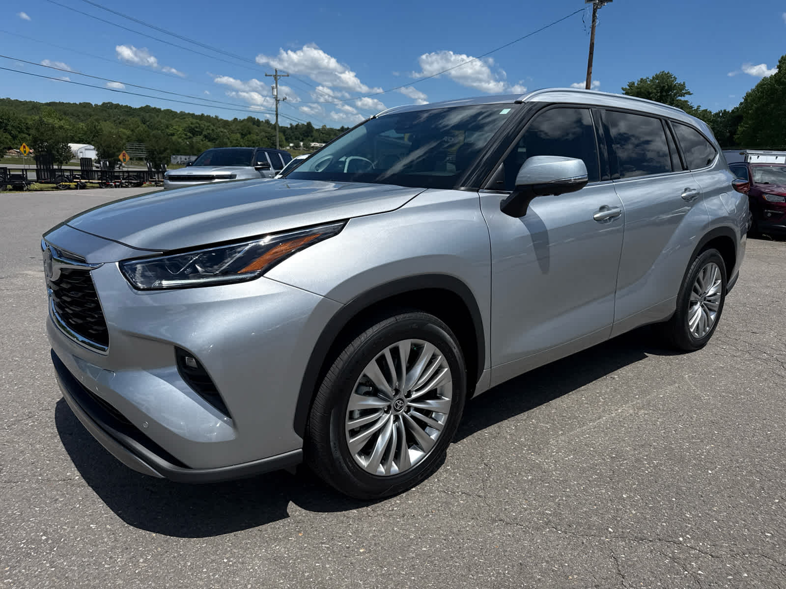 2023 Toyota Highlander Hybrid Platinum