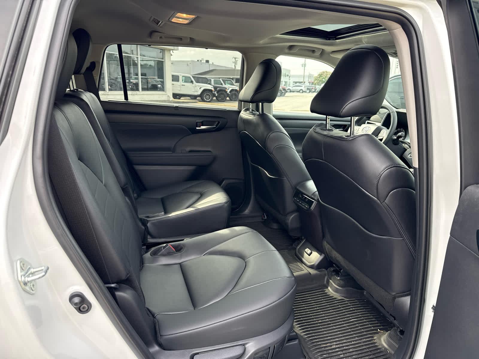 2025 Toyota Highlander XLE