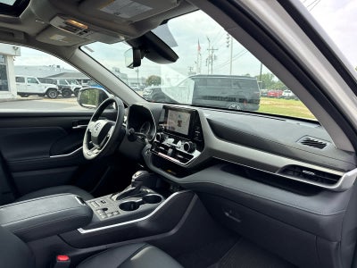 2025 Toyota Highlander XLE