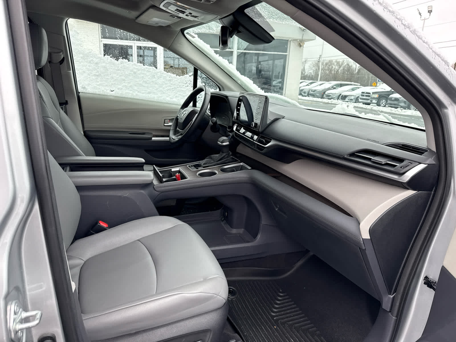 2023 Toyota Sienna XLE