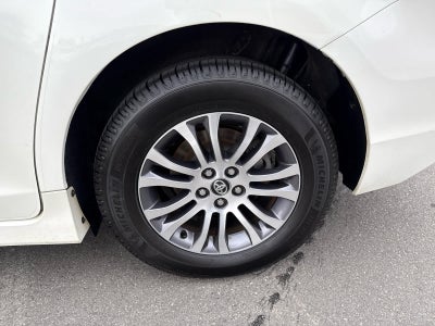 2018 Toyota Sienna XLE Auto Access Seat