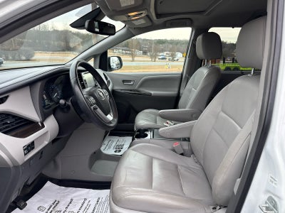 2018 Toyota Sienna XLE Auto Access Seat