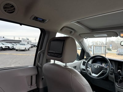 2018 Toyota Sienna XLE Auto Access Seat