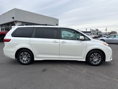 2018 Toyota Sienna XLE Auto Access Seat