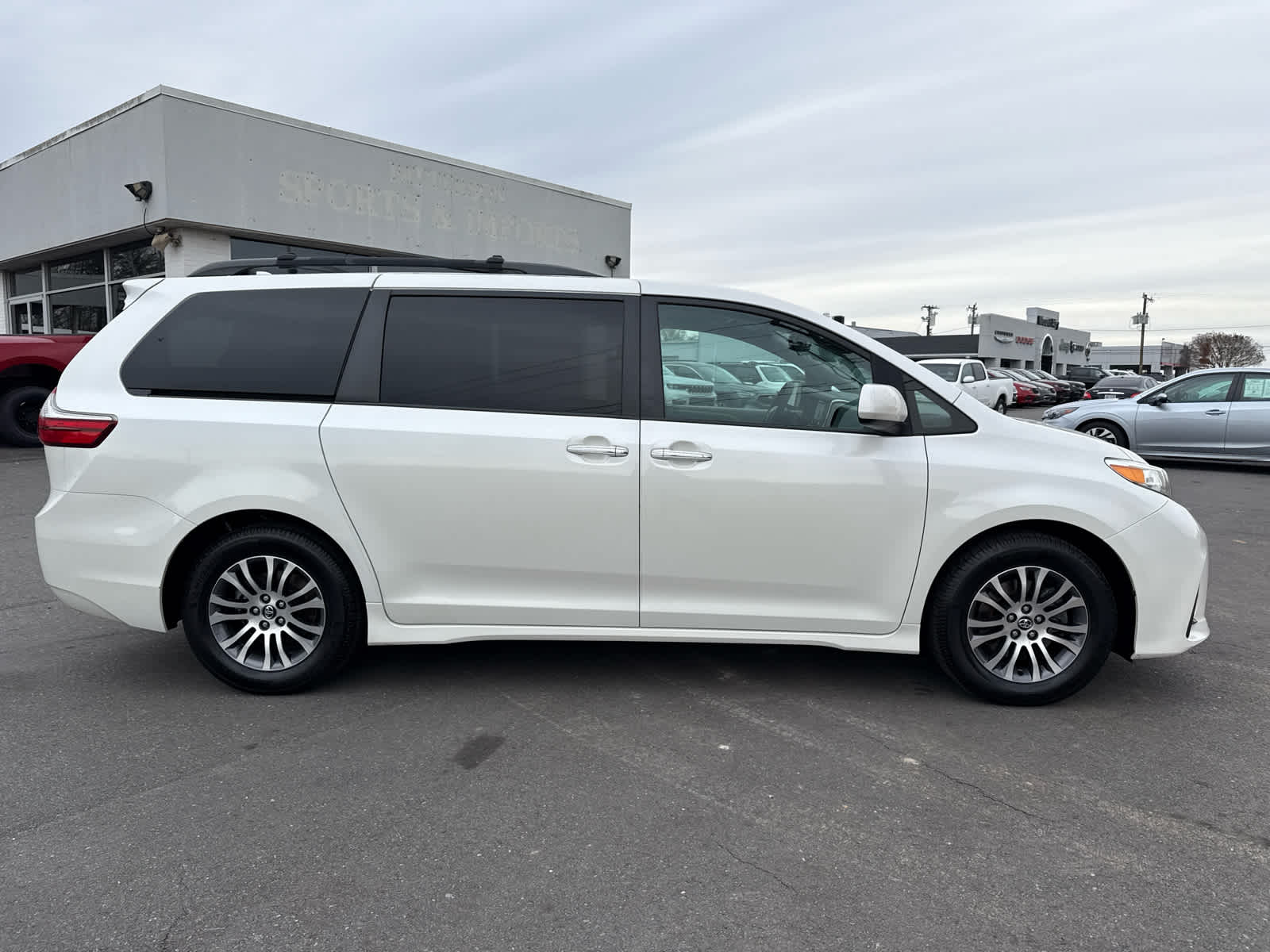 2018 Toyota Sienna XLE Auto Access Seat