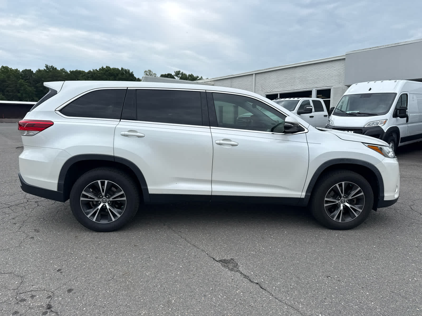 2019 Toyota Highlander LE