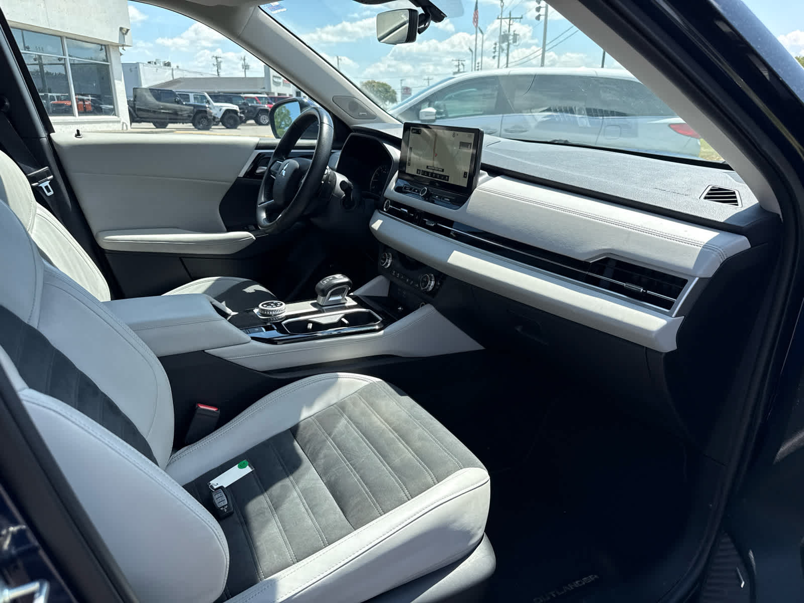 2025 Mitsubishi Outlander SE