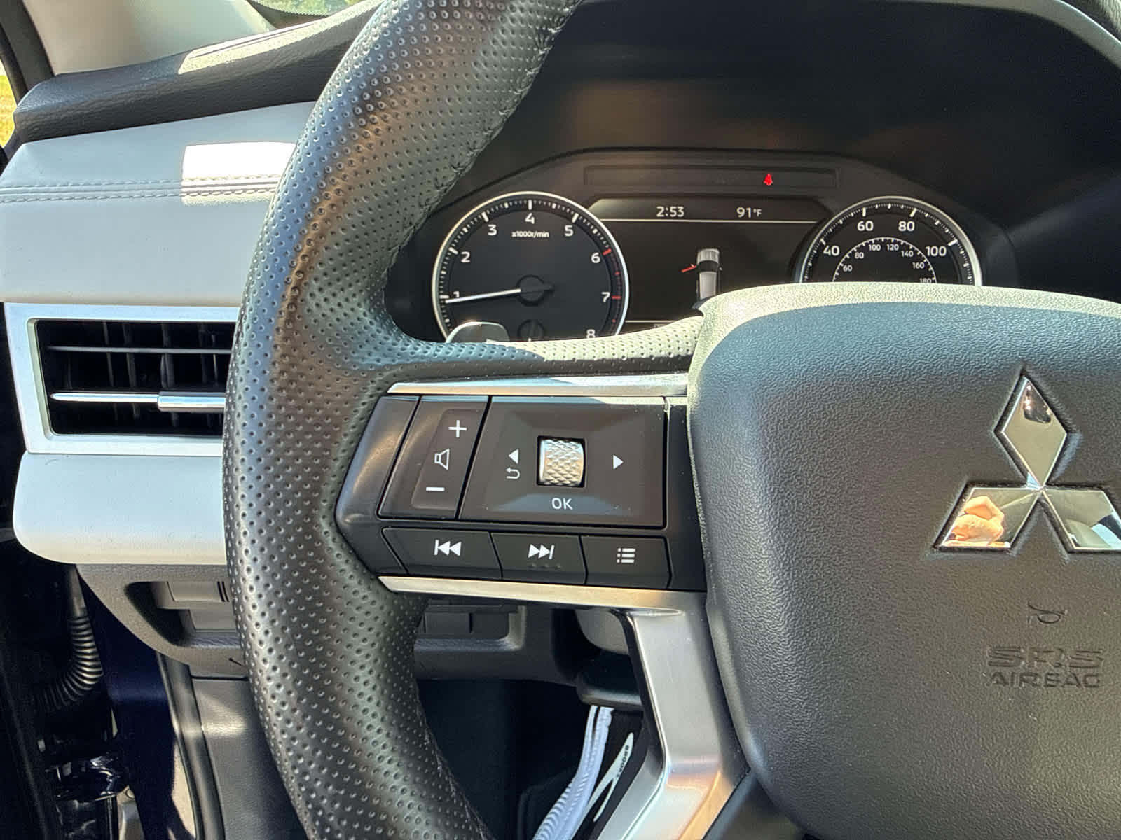 2025 Mitsubishi Outlander SE