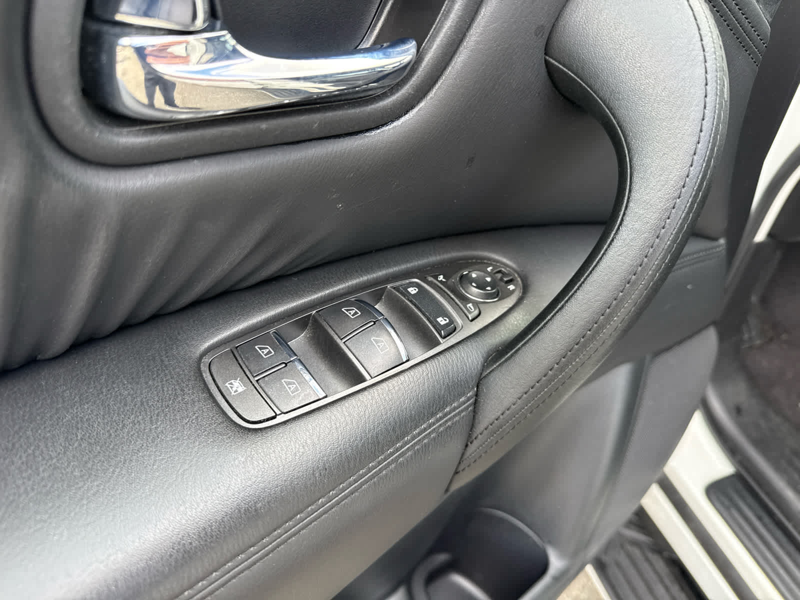 2024 Nissan Armada SV
