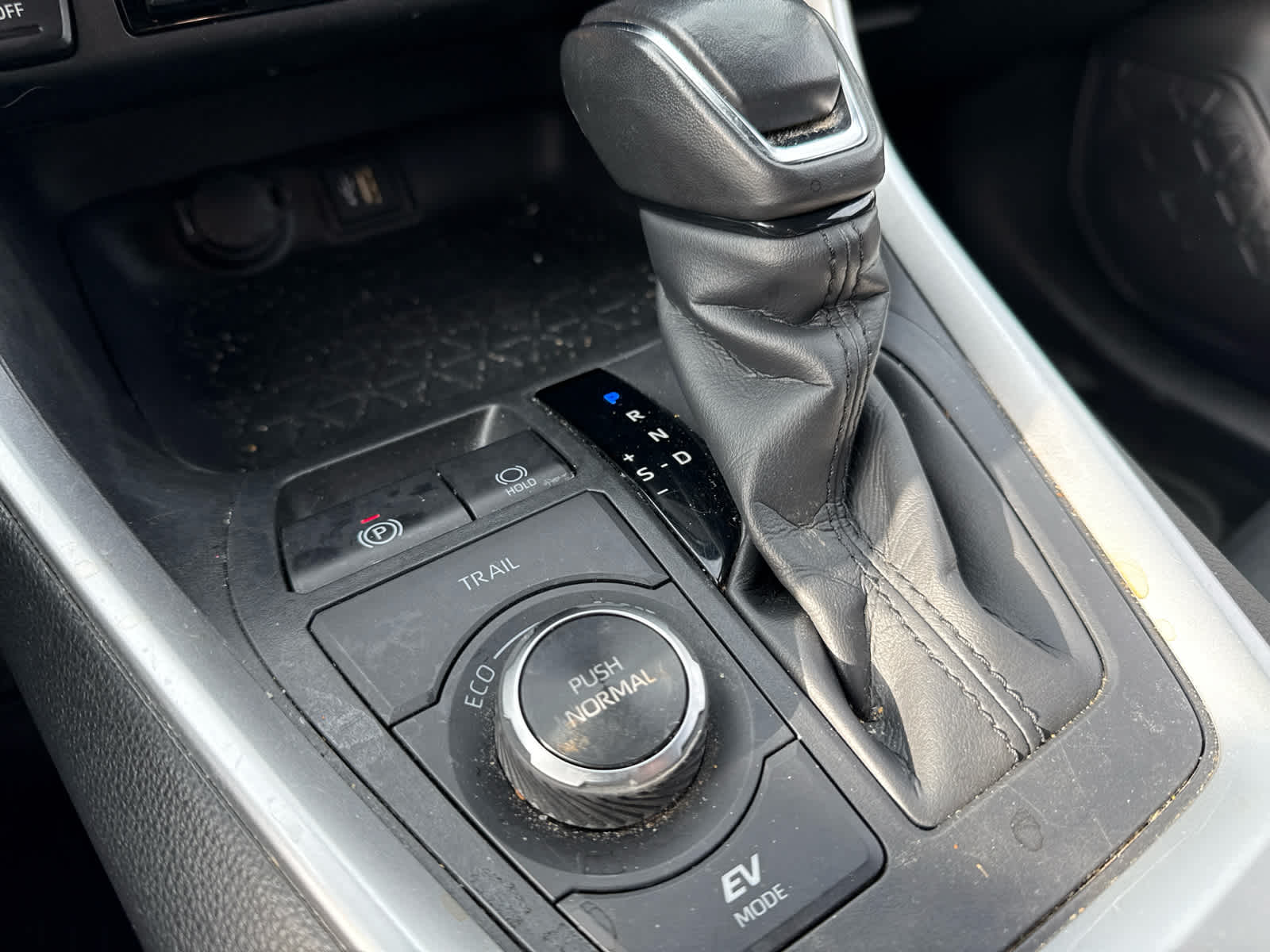 2023 Toyota RAV4 Hybrid SE