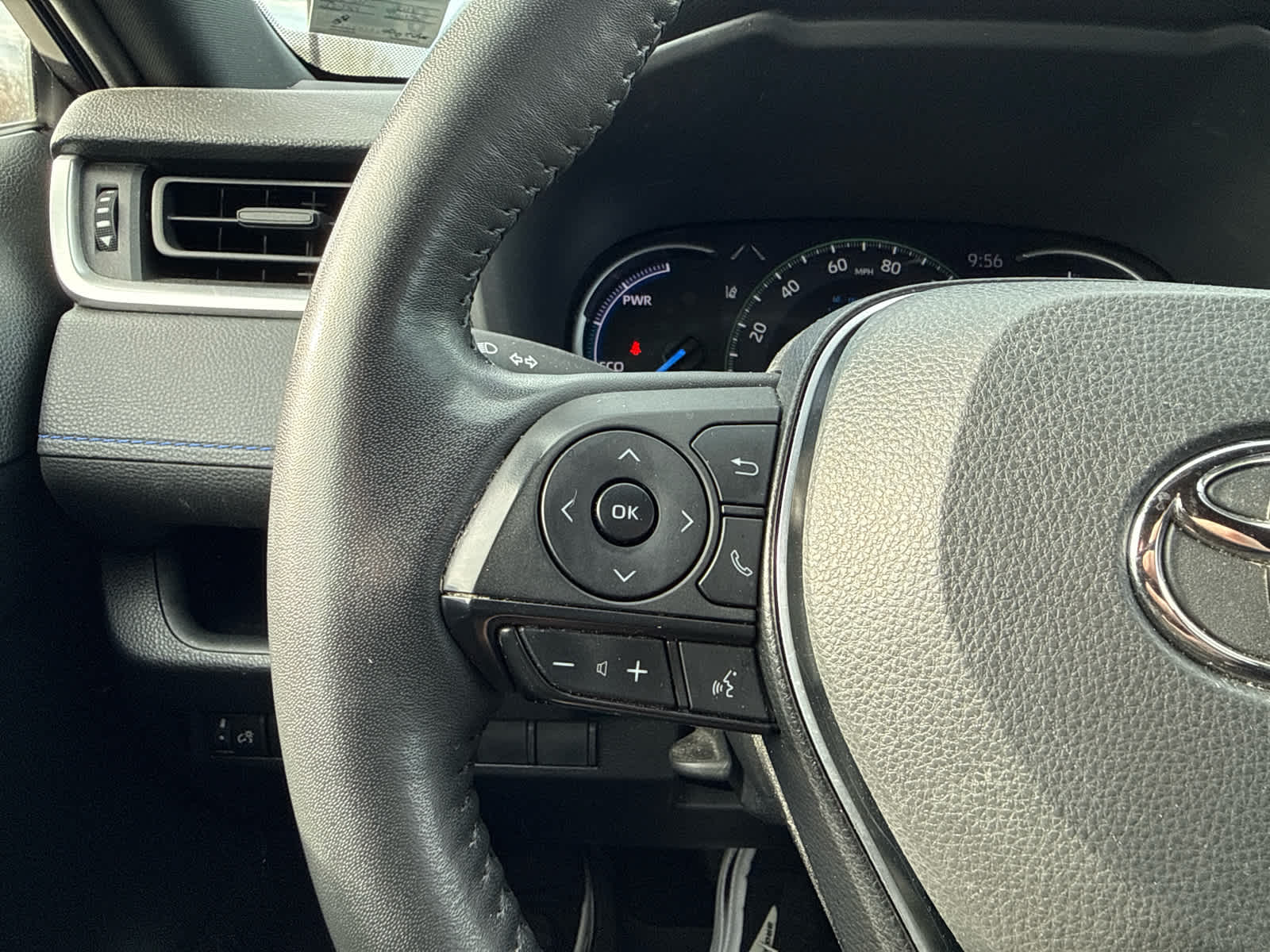 2023 Toyota RAV4 Hybrid SE