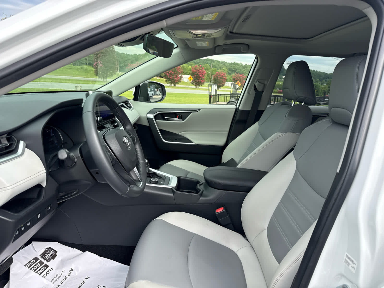 2025 Toyota RAV4 Hybrid XLE Premium