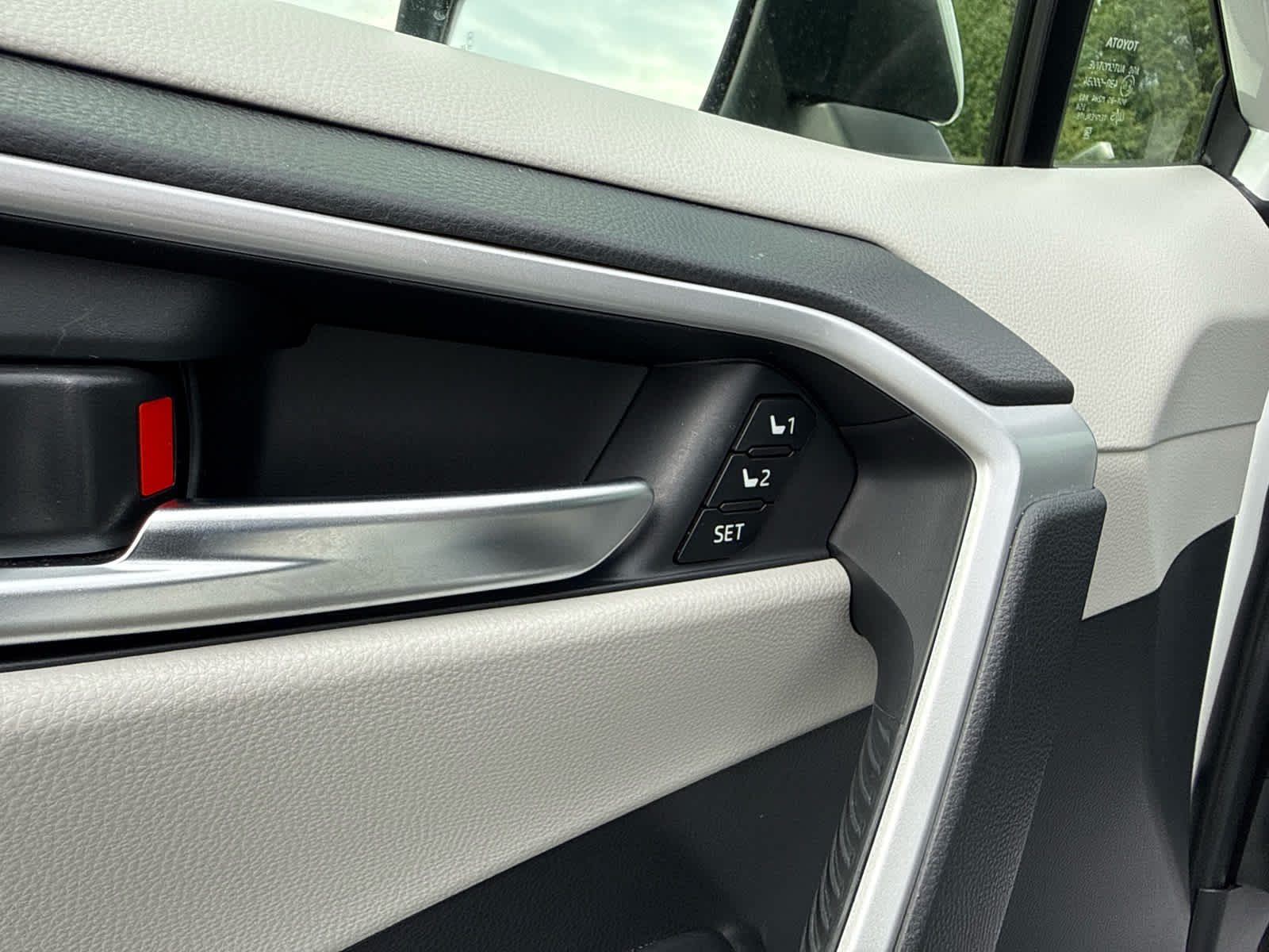 2025 Toyota RAV4 Hybrid XLE Premium