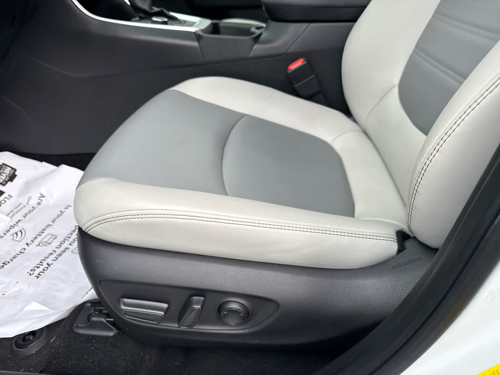 2025 Toyota RAV4 Hybrid XLE Premium