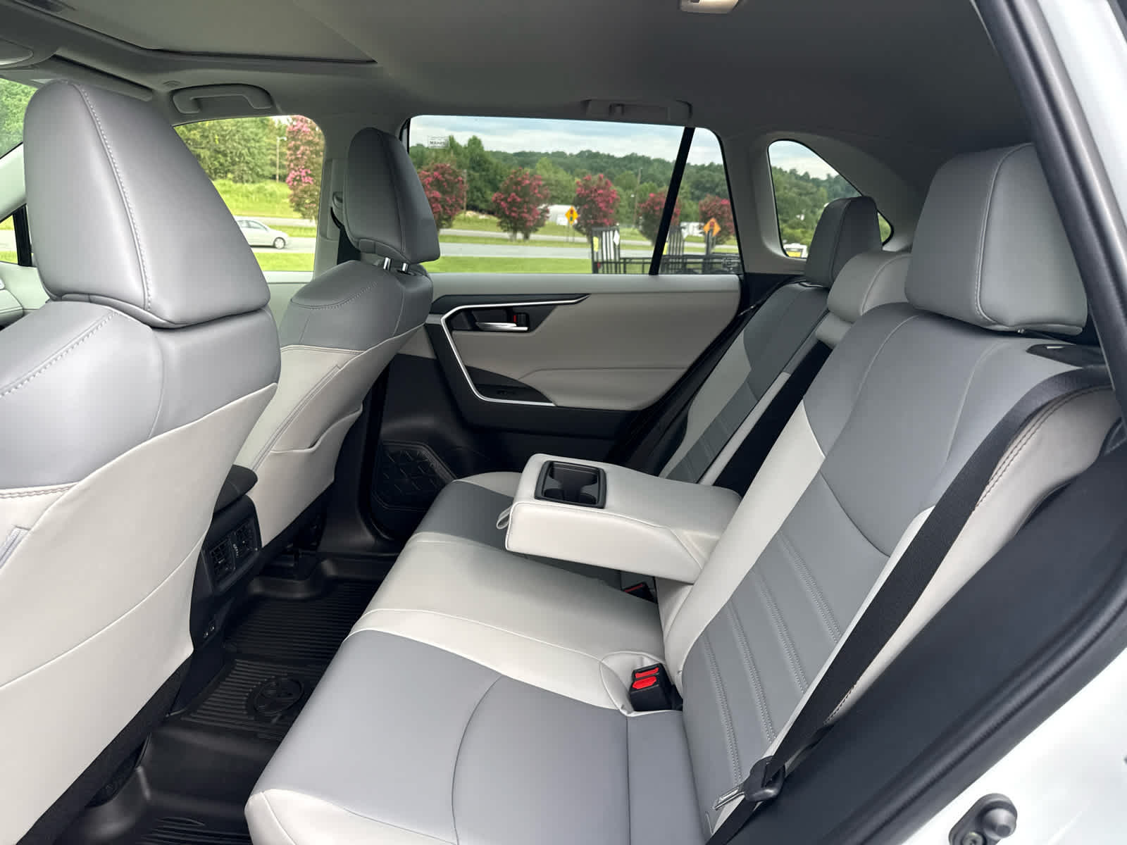 2025 Toyota RAV4 Hybrid XLE Premium