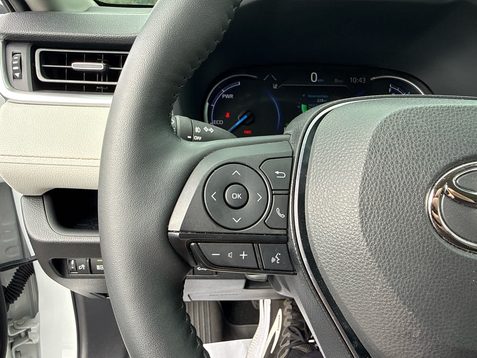 2025 Toyota RAV4 Hybrid XLE Premium