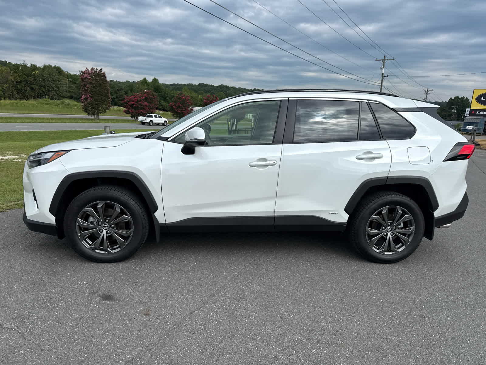 2025 Toyota RAV4 Hybrid XLE Premium