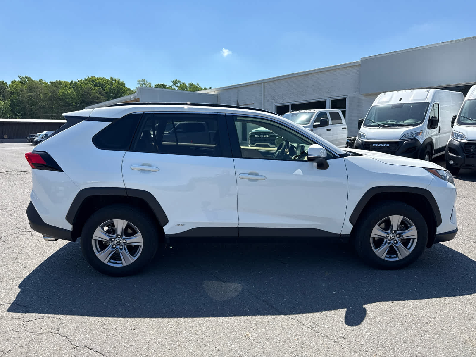 2022 Toyota RAV4 Hybrid XLE