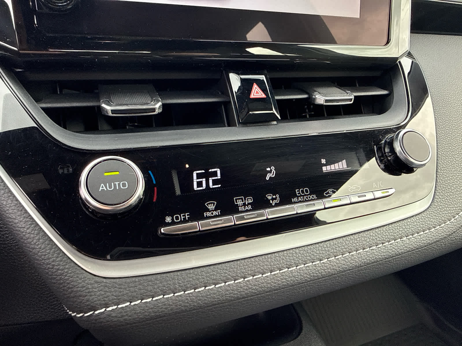 2024 Toyota Corolla Hatchback SE