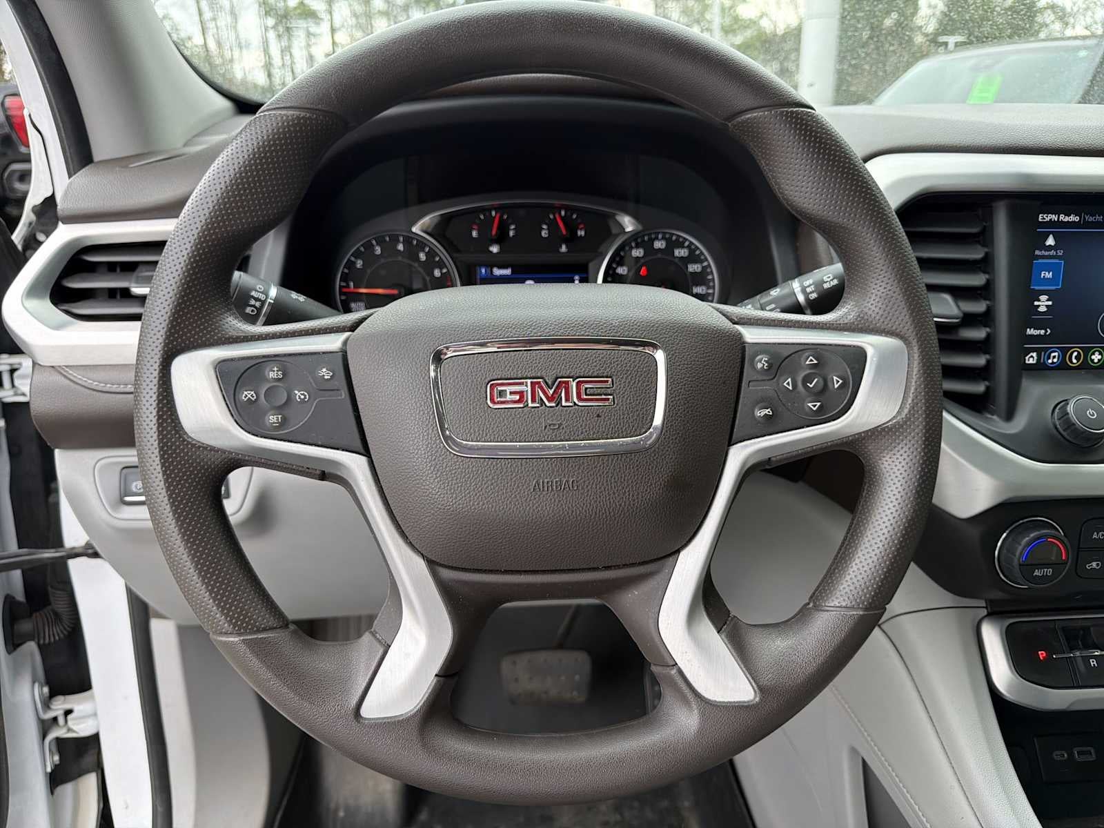 2022 GMC Acadia SLE