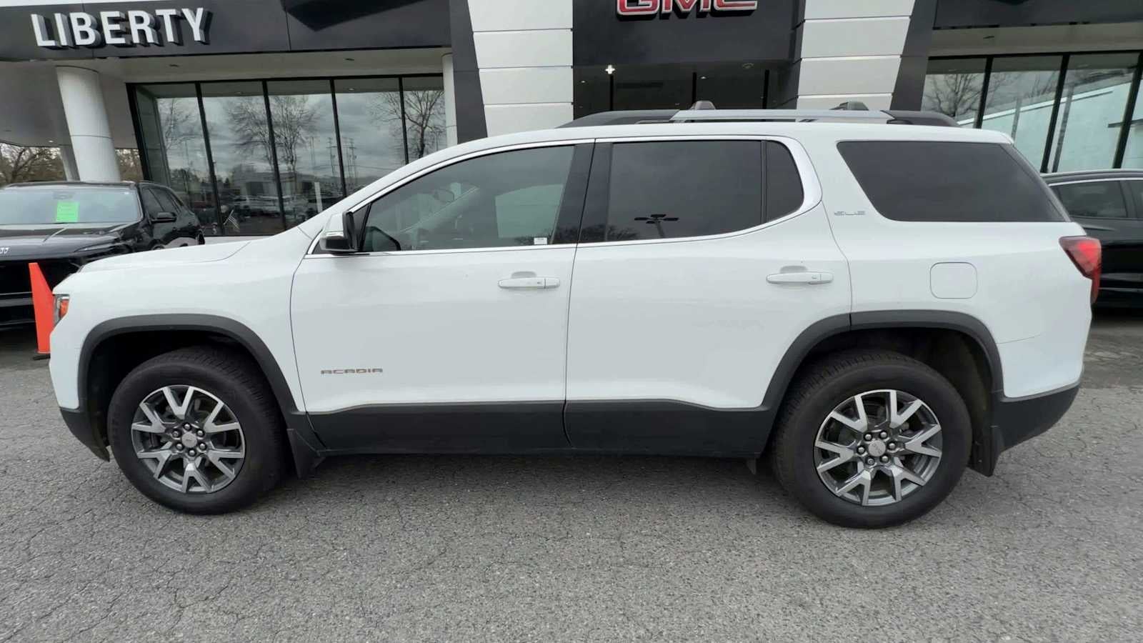 2022 GMC Acadia SLE