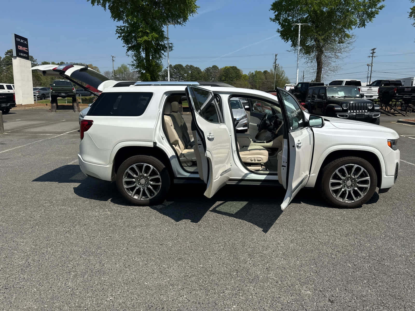 2023 GMC Acadia Denali