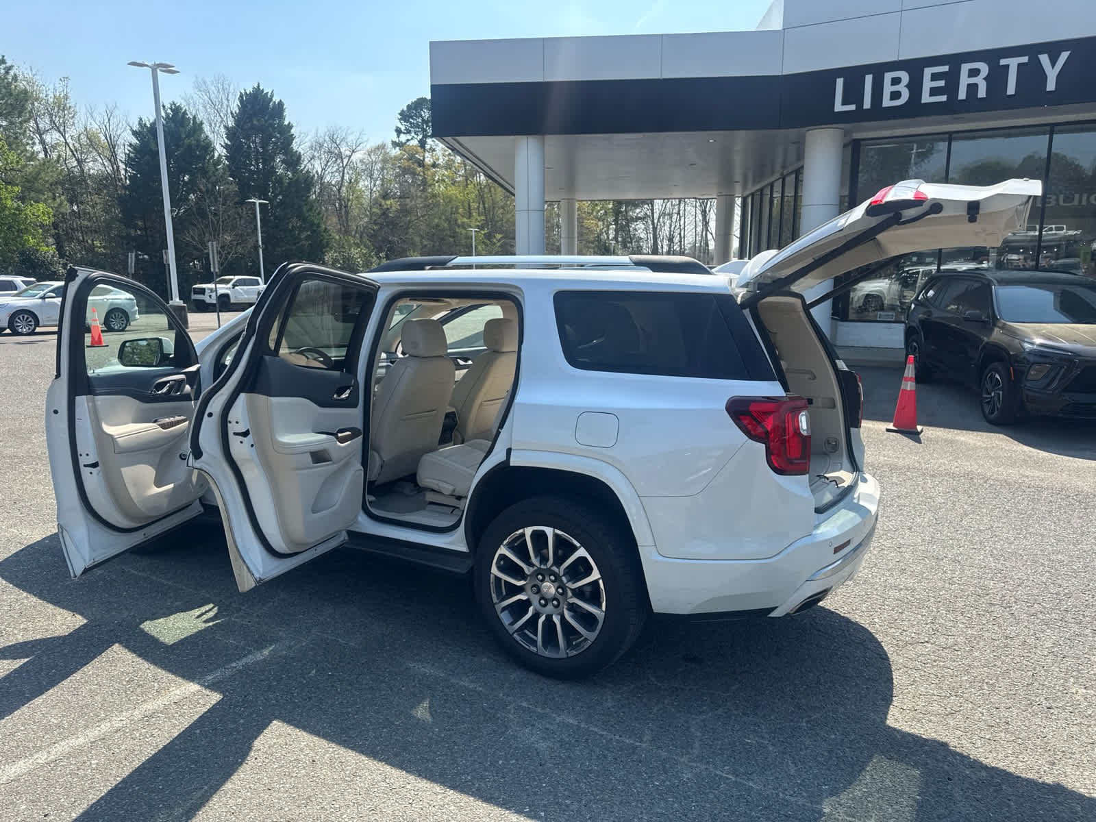 2023 GMC Acadia Denali