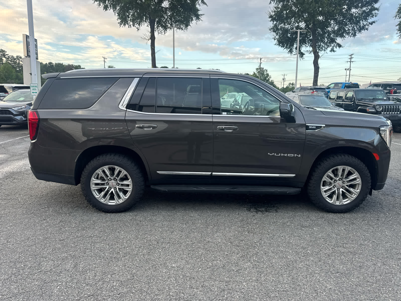 2021 GMC Yukon SLT
