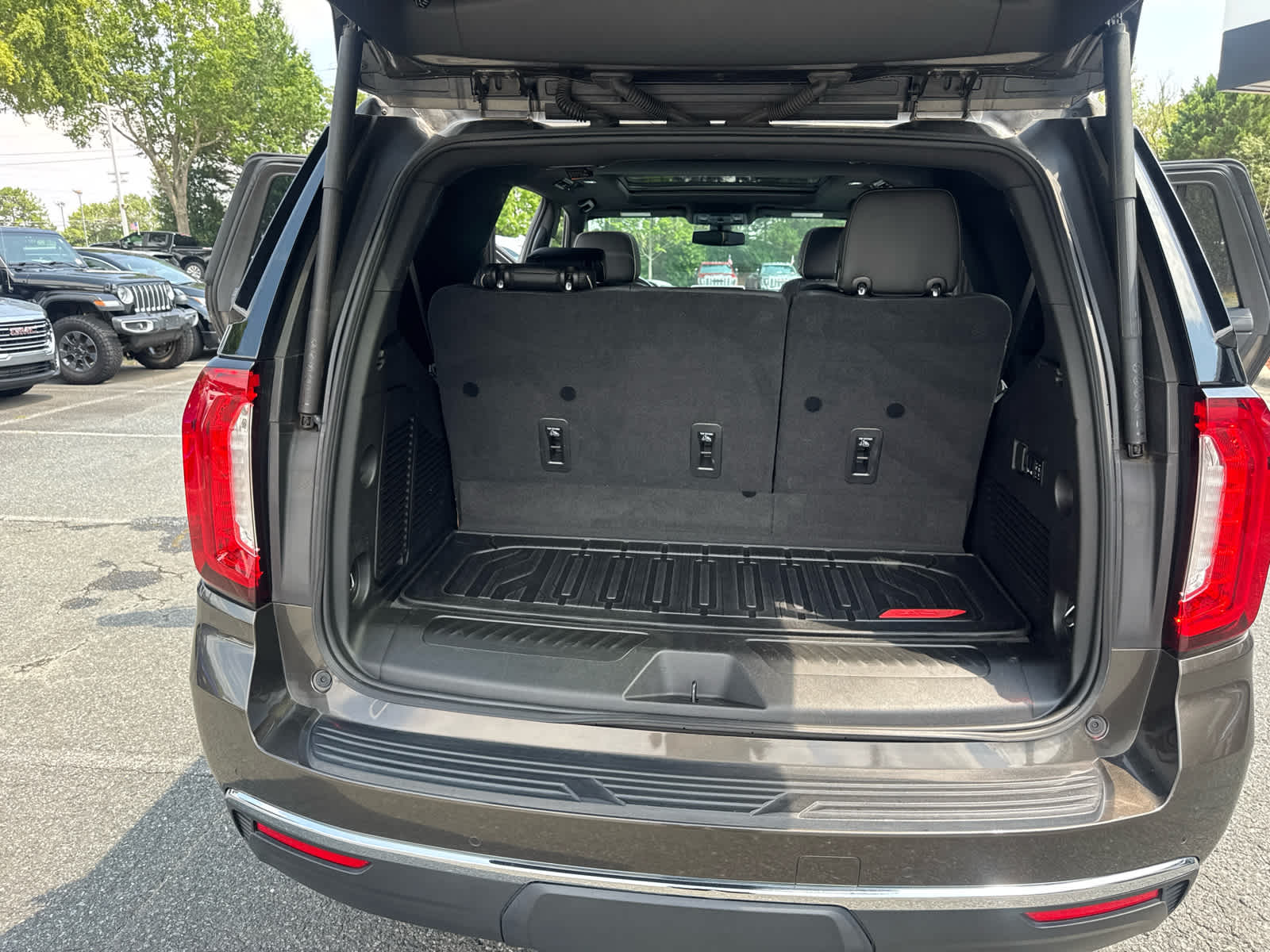 2021 GMC Yukon SLT