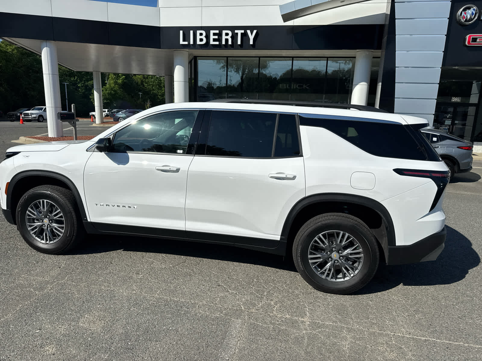 2025 Chevrolet Traverse FWD LT